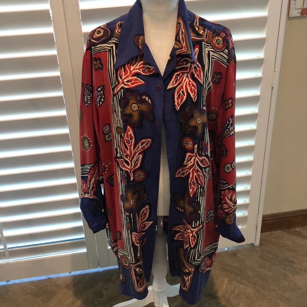 Silk long sleeve blouse. Wonderful feel. Wear like a duster. 100% silk. Washable